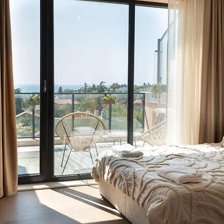 Apartment Stylish Two-room With A Sea View Warna