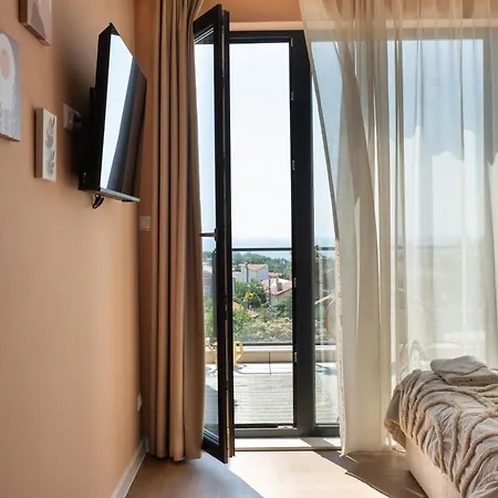 Apartament Stylish Two-room With A Sea View