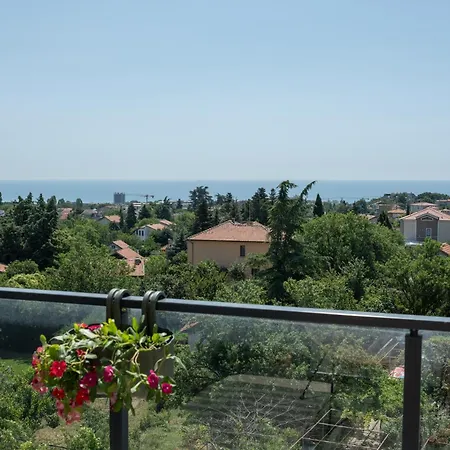 Stylish Two-room With A Sea View Apartament Warna